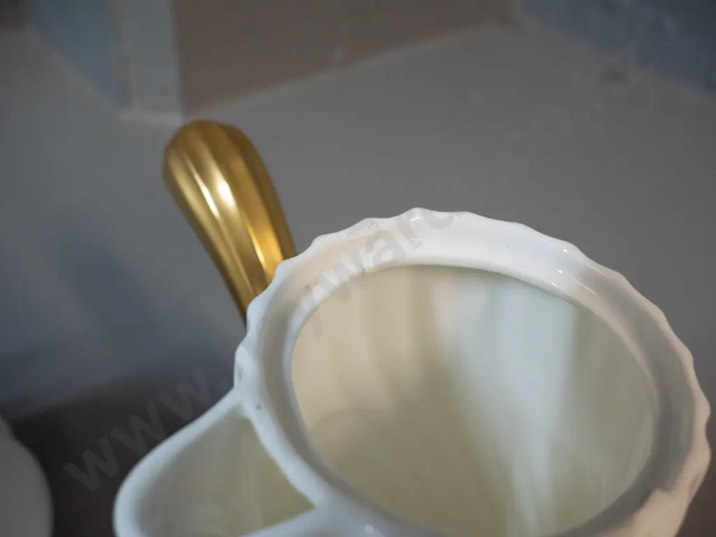 Royal Albert "Val D'or" white and gilt tea and coffee ware - side-handle coffee pot has manufacturing fault and small Image 1++