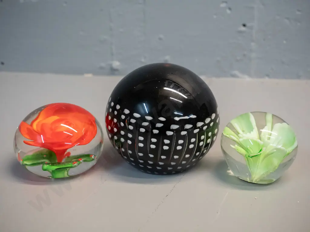 3 glass paperweights - large black with white speckled pattern D-90 has "Smashing Art Glass" sticker Image 1++