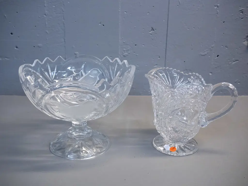 2 clear moulded glass items with bird motifs - comport bowl H-170 D-230 and a jug Image 1++