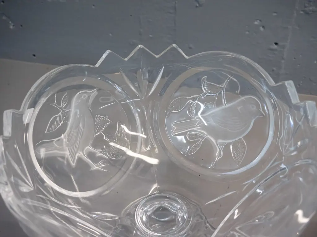 2 clear moulded glass items with bird motifs - comport bowl H-170 D-230 and a jug Image 1++