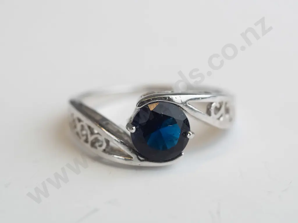 silver blue stone ring stamped 925 Image 1++