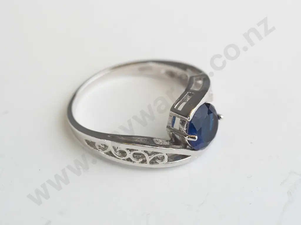 silver blue stone ring stamped 925 Image 1++