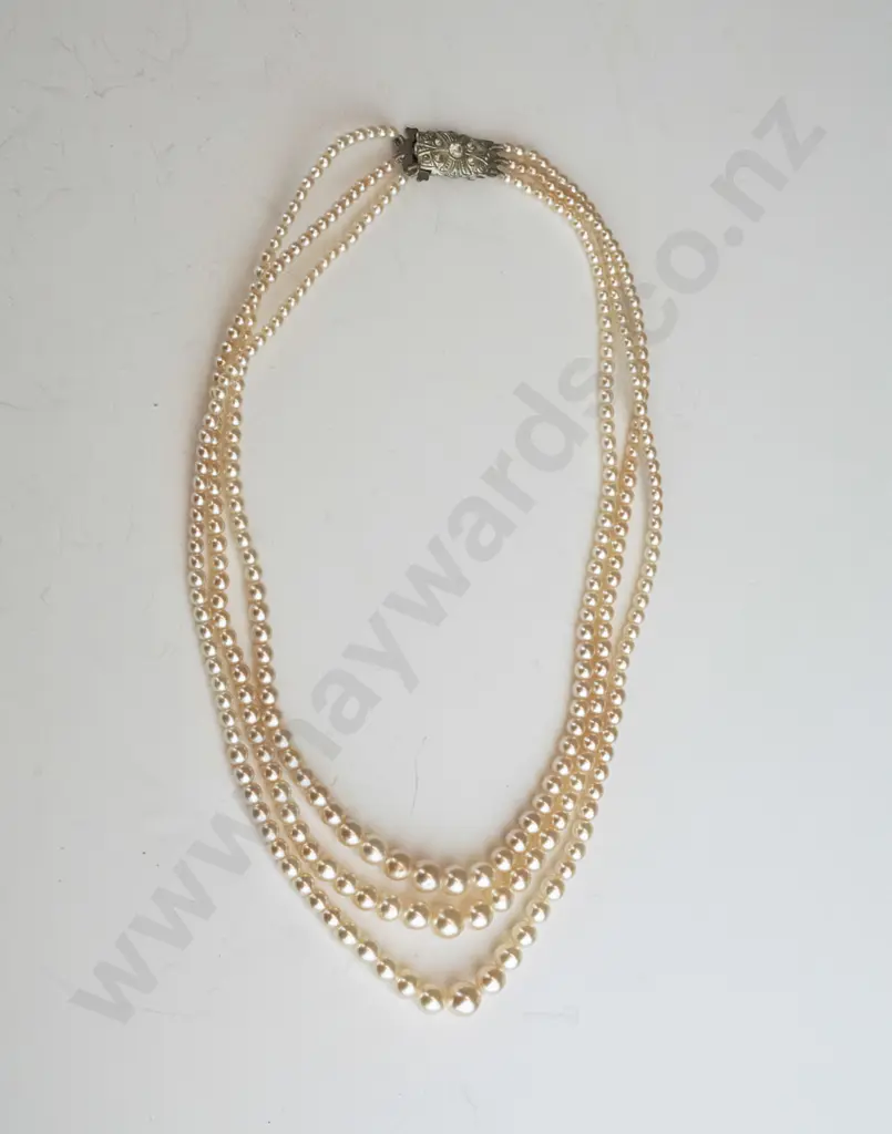3 strand pearl necklace Image 1++
