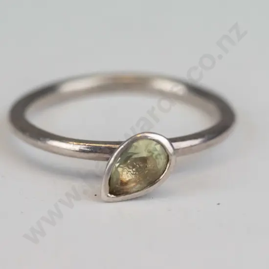 silver peridot ring stamped 925