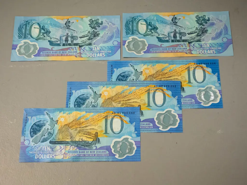 5 New Zealand Millennium edition 10 dollar notes in very good condition Image 1++
