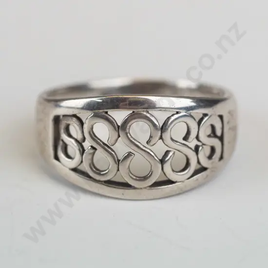 silver ring stamped 925