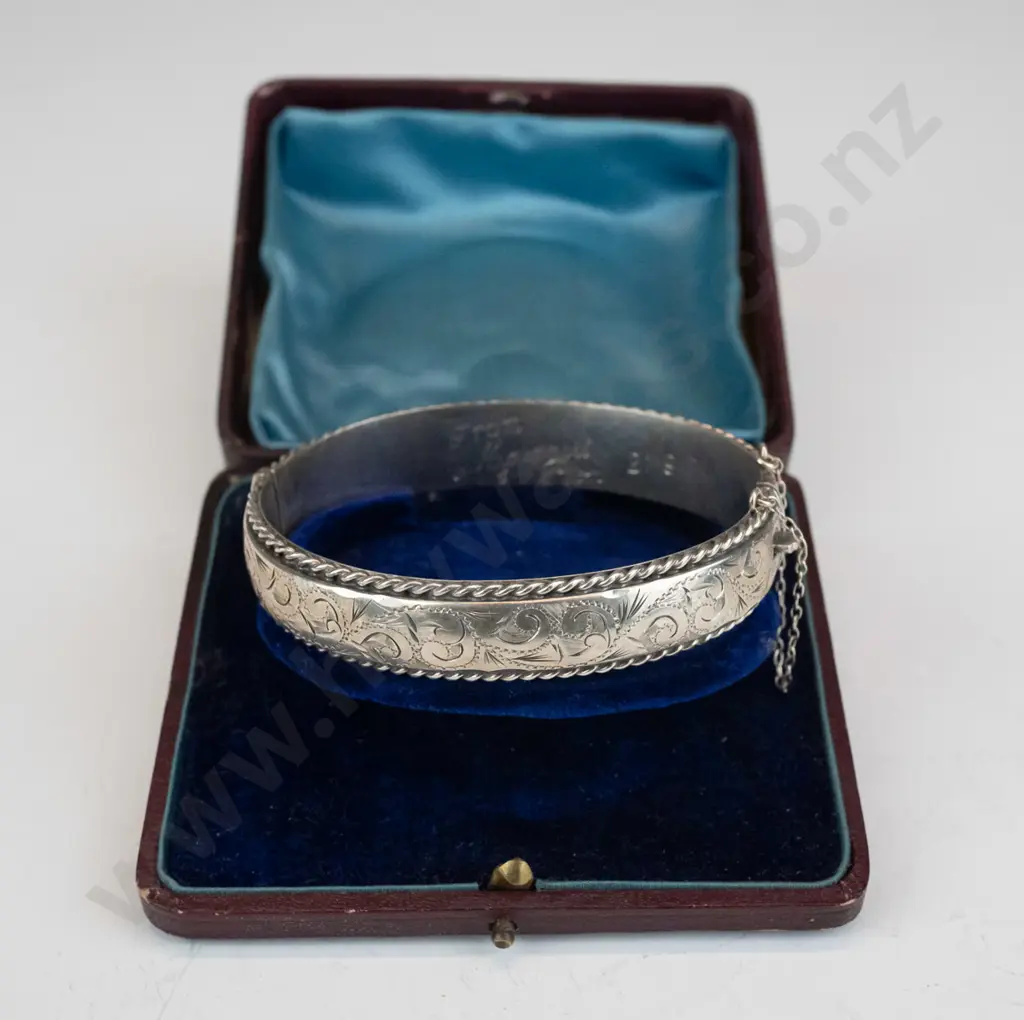 silver bangle with safety chain stamped stg sil Image 1++
