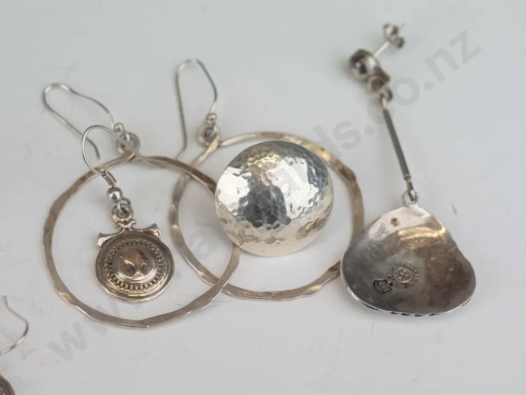 4 pairs asstd silver earrings all stamped 925 Image 1++