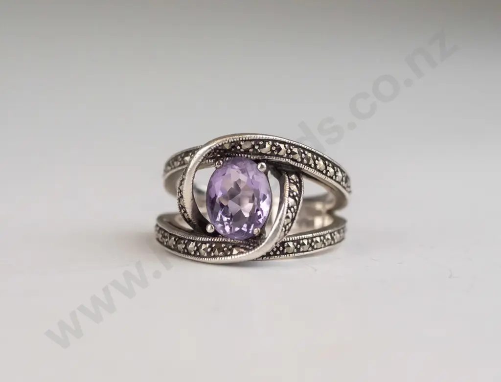 silver marcasite & amethyst ring stamped 925 Image 1++
