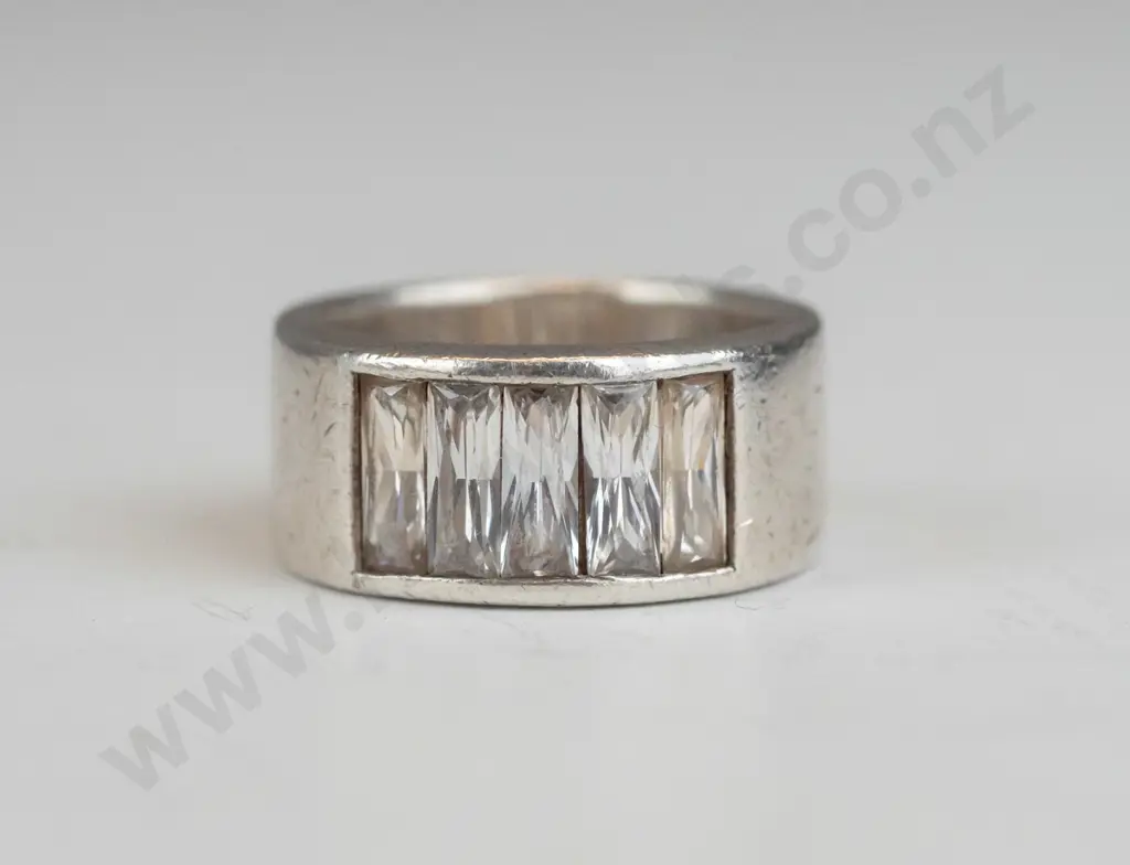 silver cz ring stamped 925 Image 1++