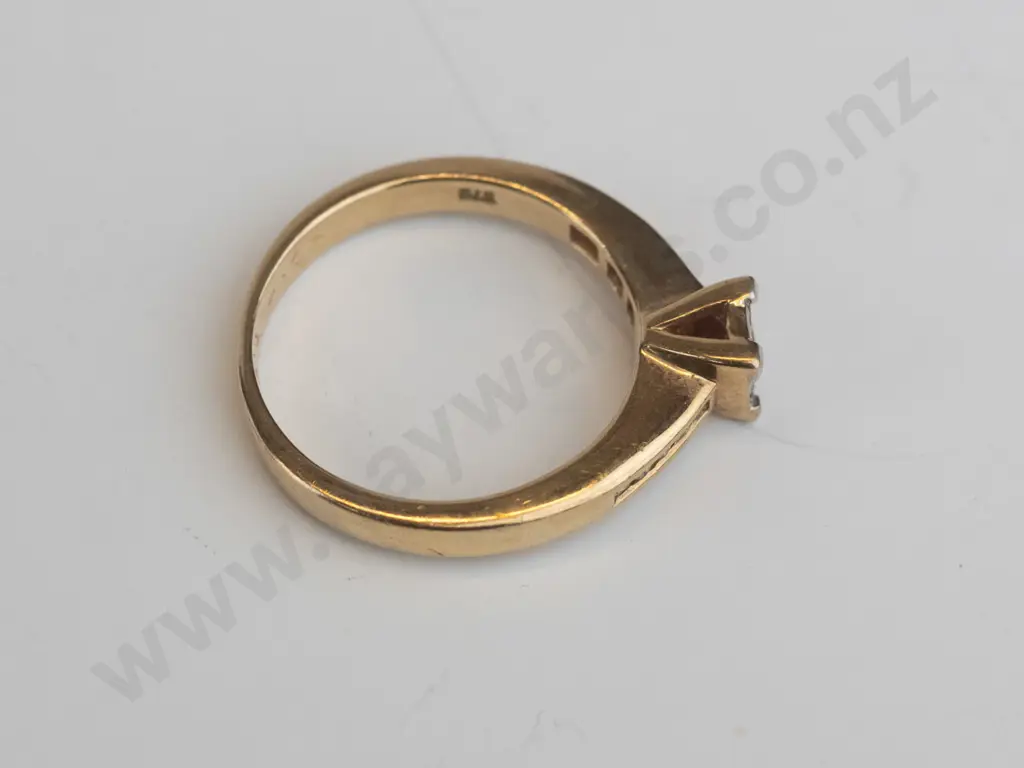 9ct gold diamond ring 4 meter locked diamonds in centre 4 claw coronet 3.5gm, 10 shoulder diamonds Image 1++