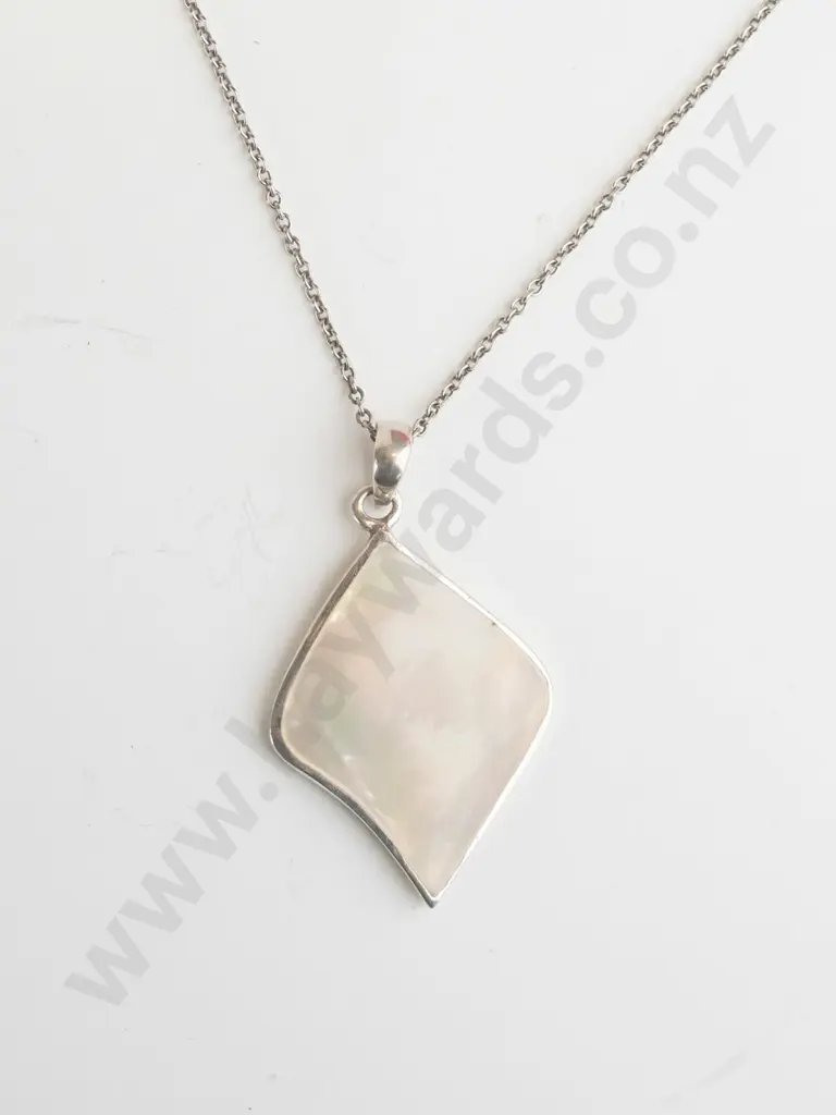 silver mother of pearl necklace stamped 925 Image 1++