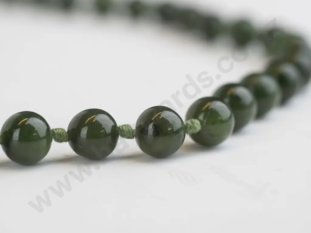 single strand of green beads 7/7.5mm 60cm rolled gold catch Image 1++