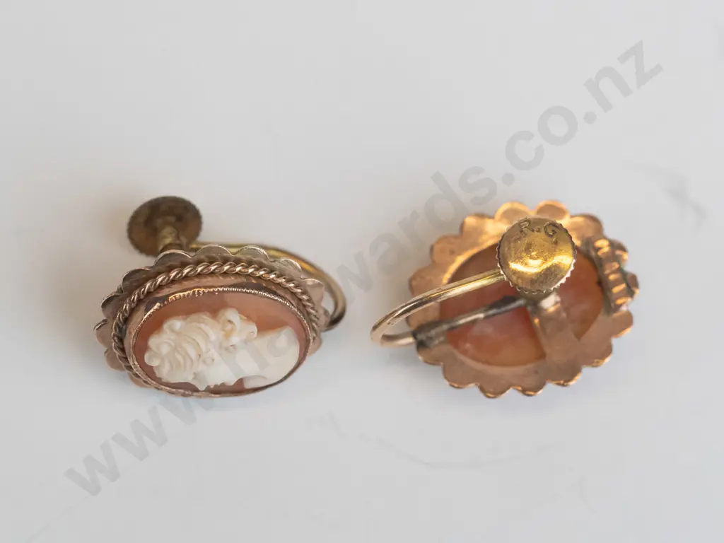 9ct pair of cameo earrings rolled gold screw hinge Image 1++