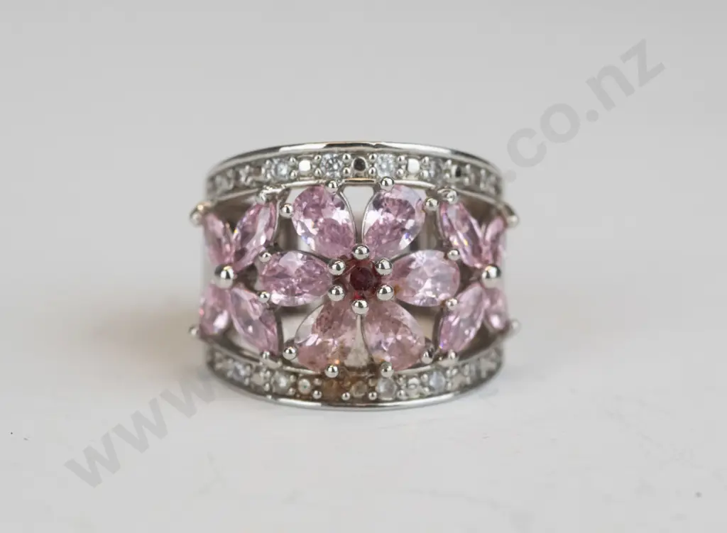 silver ring with pink stones stamped 925 Image 1++