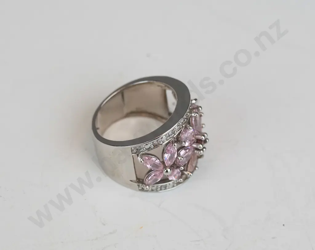 silver ring with pink stones stamped 925 Image 1++
