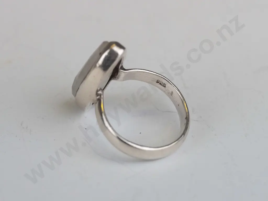 silver ring with graduating coloured stone stamped 925 Image 1++
