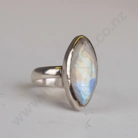 silver ring with graduating coloured stone stamped 925