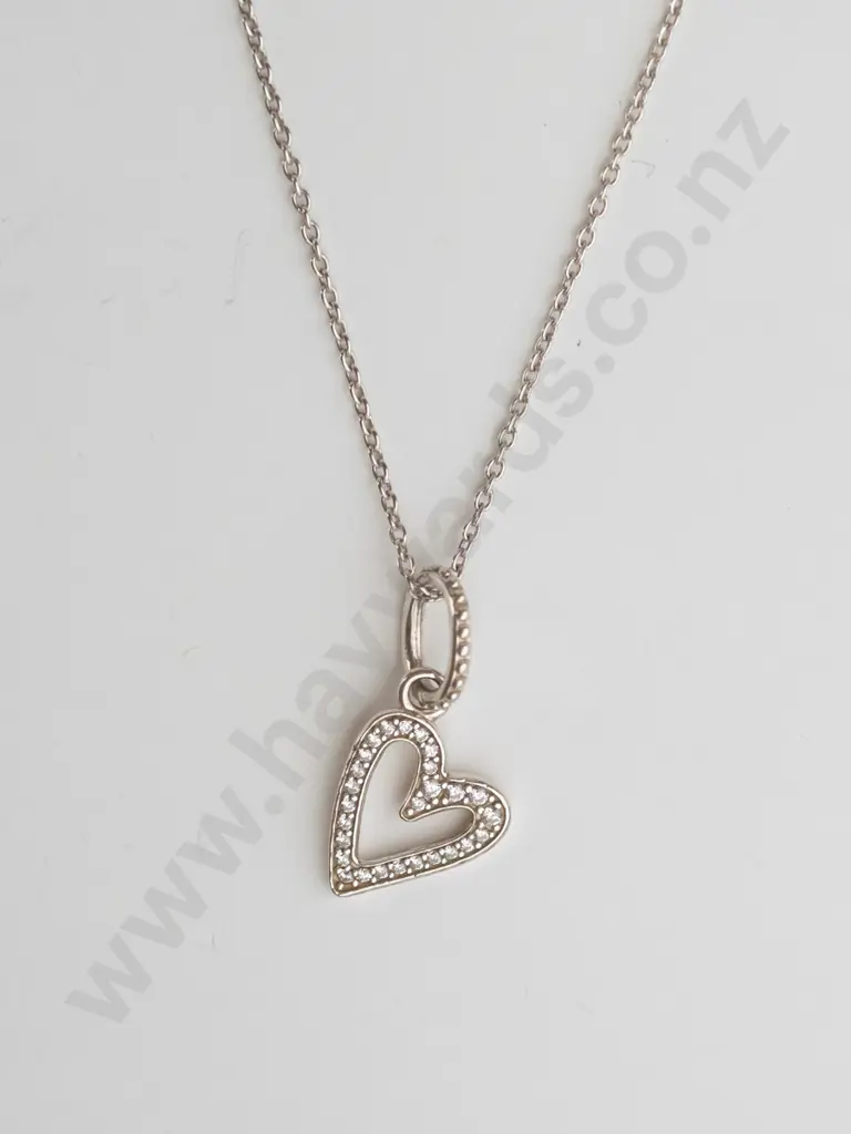 sillver heart necklace chain stamped 925 Image 1++