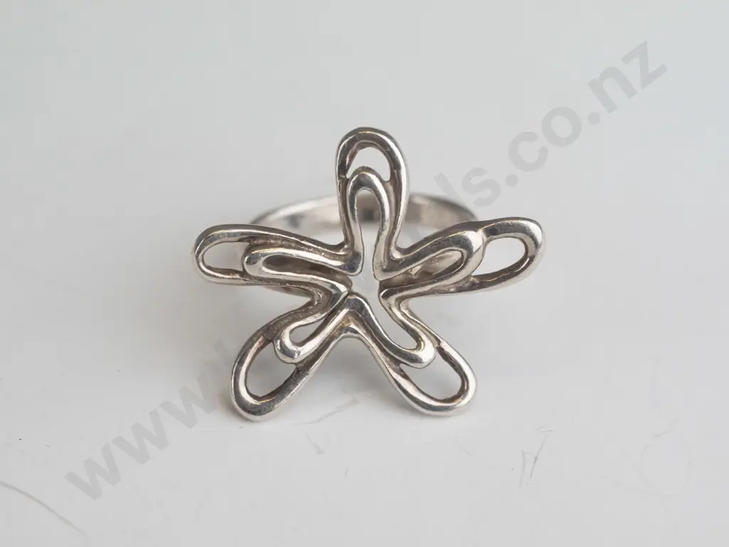 silver cz ring stamped 925 Image 1++