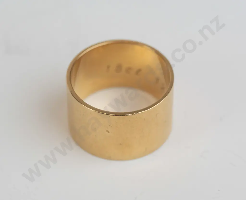 18ct yellow gold wide gent's wedding ring 8.9gm Image 1++