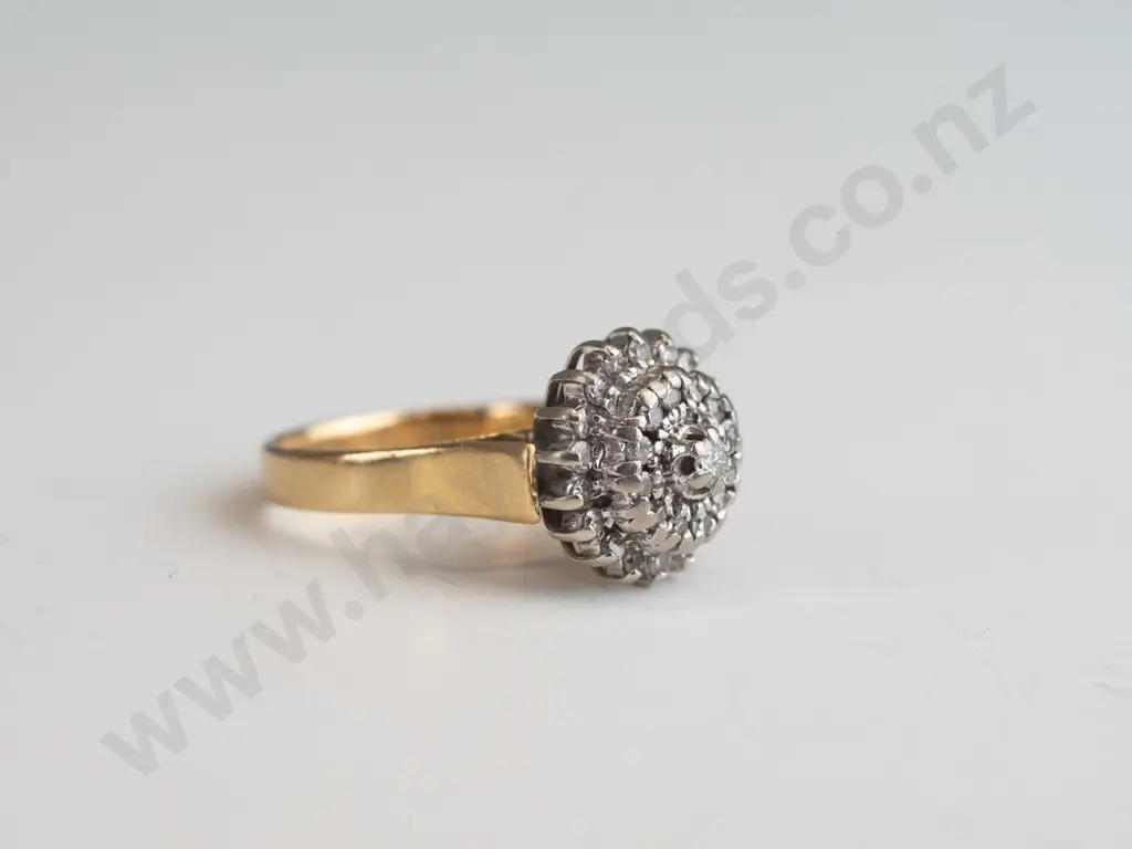 18ct diamond cluster ring stamped 18ct Image 1++