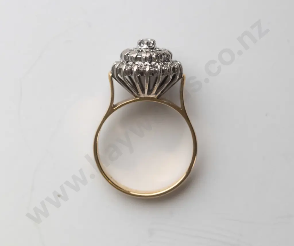 18ct diamond cluster ring stamped 18ct Image 1++
