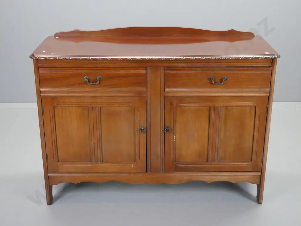 reproduction mahogany sideboard with 2 baize lined drawers, one partitioned, 2 panelled doors w/metal drop handles - Image 1++