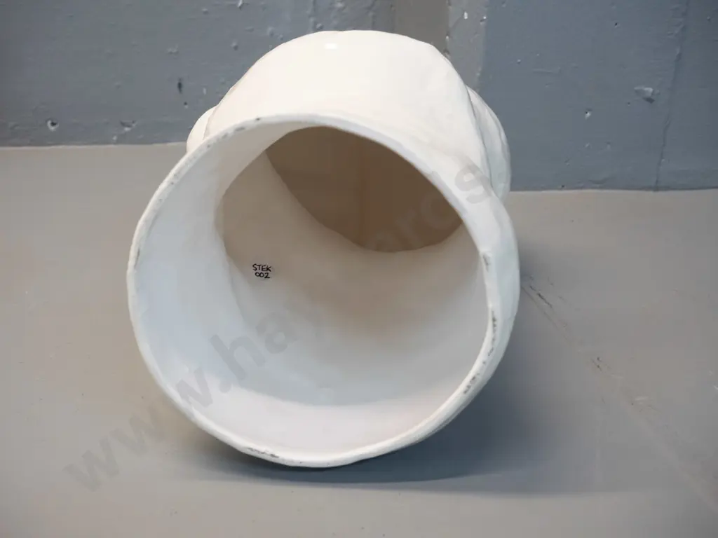 white ceramic figure with upturned sad face - impressed (Japanese?) maker's mark H-320 Image 1++