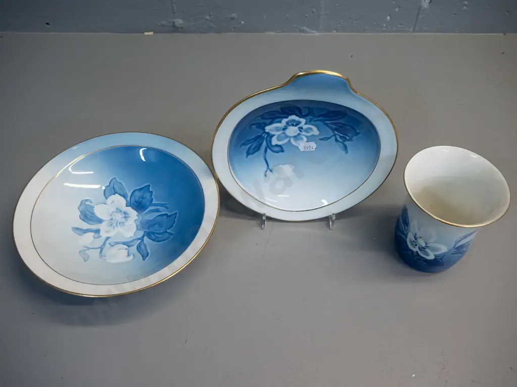 3 pieces of Bing & Grondahl "Winter Rose" china - comport D-200, vase and plate Image 1++