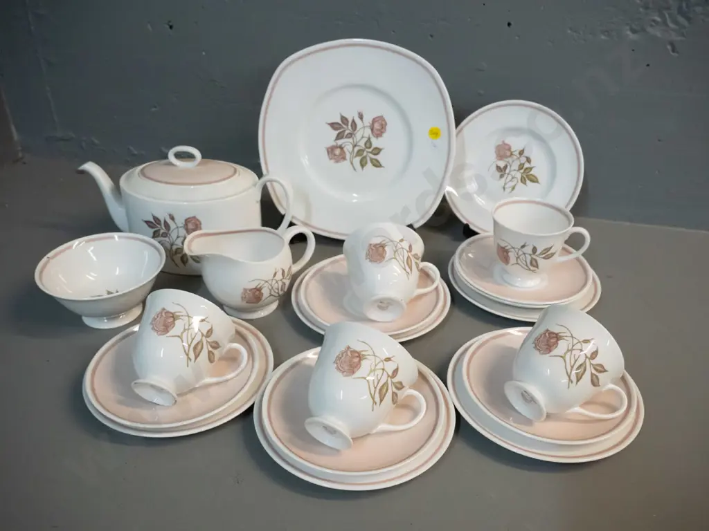 Susie Cooper 'Talisman' pattern tea set with teapot & cake plate - only 5 trios, with spare saucer and plate Image 1++