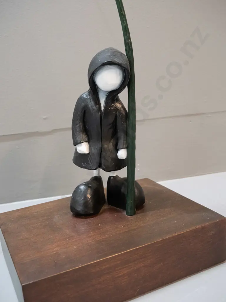 Mackenzie Thorpe hand painted resin and timber sculpture "Lean on Love" limited edition 185/395. H-670 W-200 Image 1++