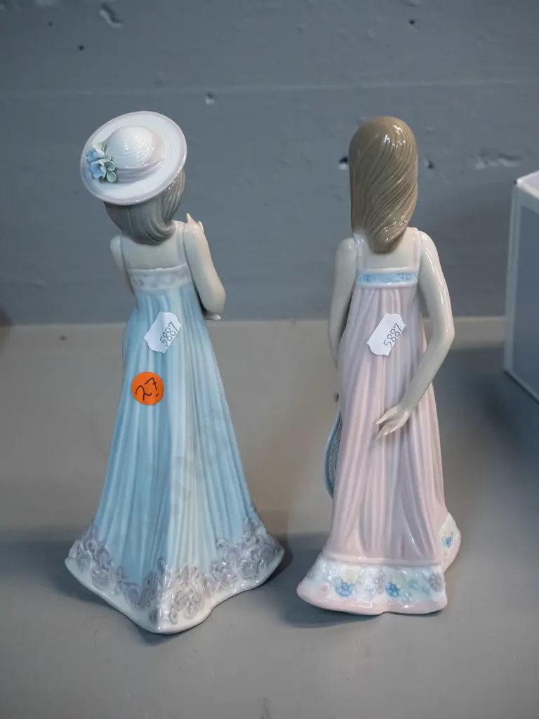 2 Lladro figurines with original boxes - girl with hat H-210 W-100 and girl with dog Image 1++