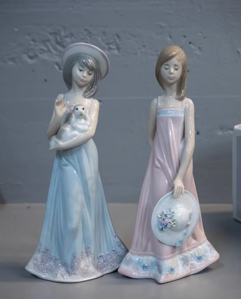 2 Lladro figurines with original boxes - girl with hat H-210 W-100 and girl with dog Image 1++