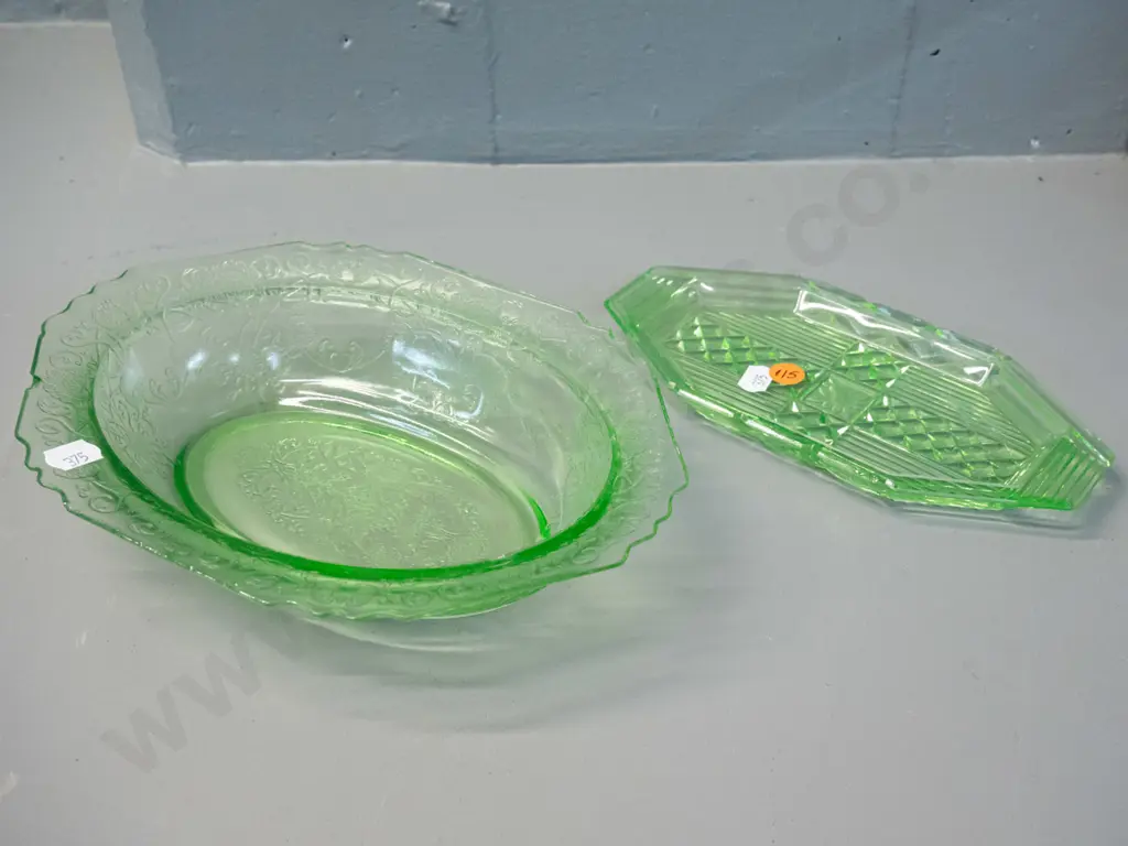 2 pieces of vintage green uranium glass - small dish and a florentine pattern oval bowl that has a few chips L-235 W-170 Image 1++