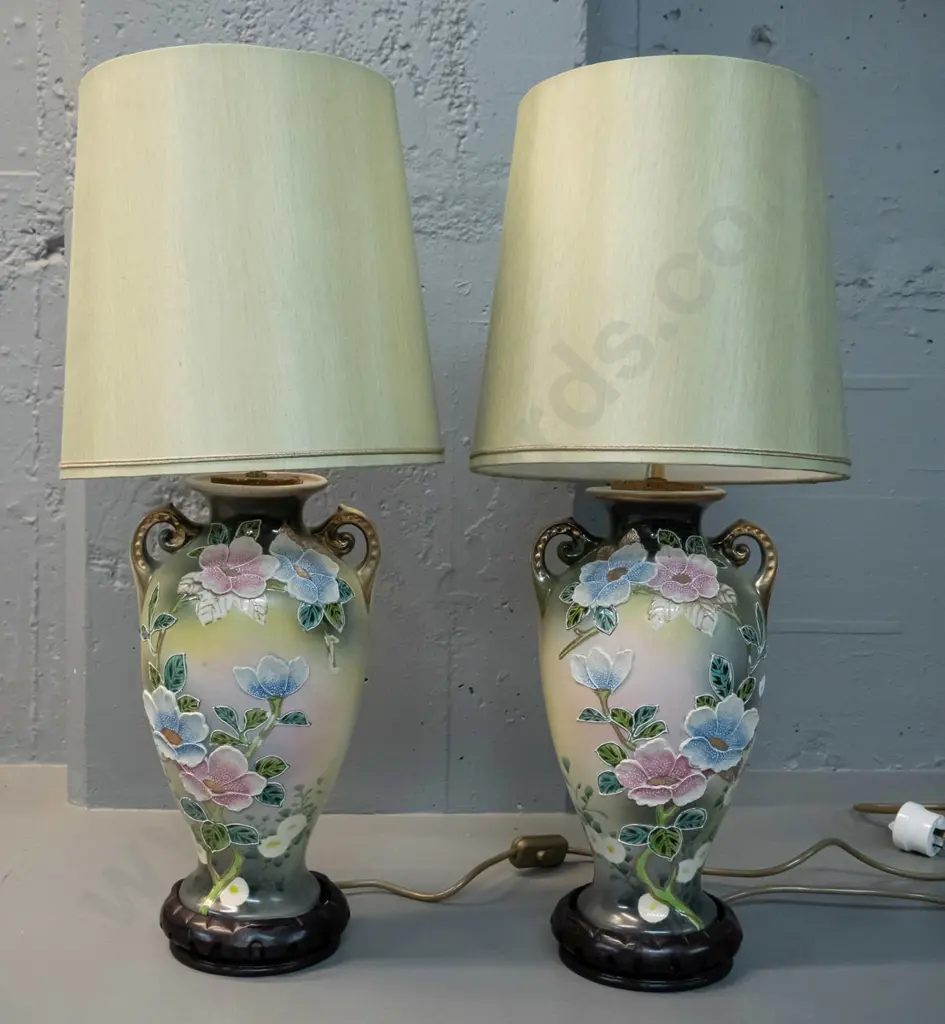 pair of table lamps - porcelain with raised floral decoration, on wooden bases H-600 including shades Image 1++