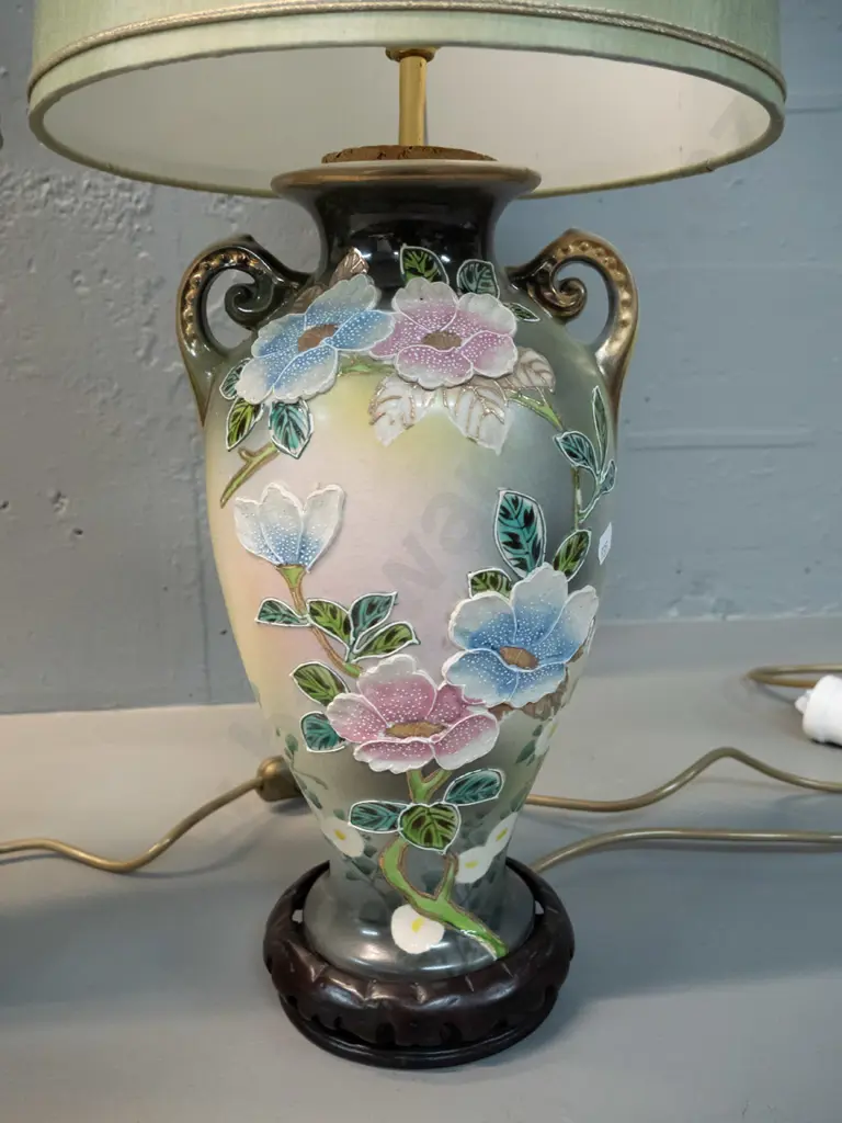 pair of table lamps - porcelain with raised floral decoration, on wooden bases H-600 including shades Image 1++