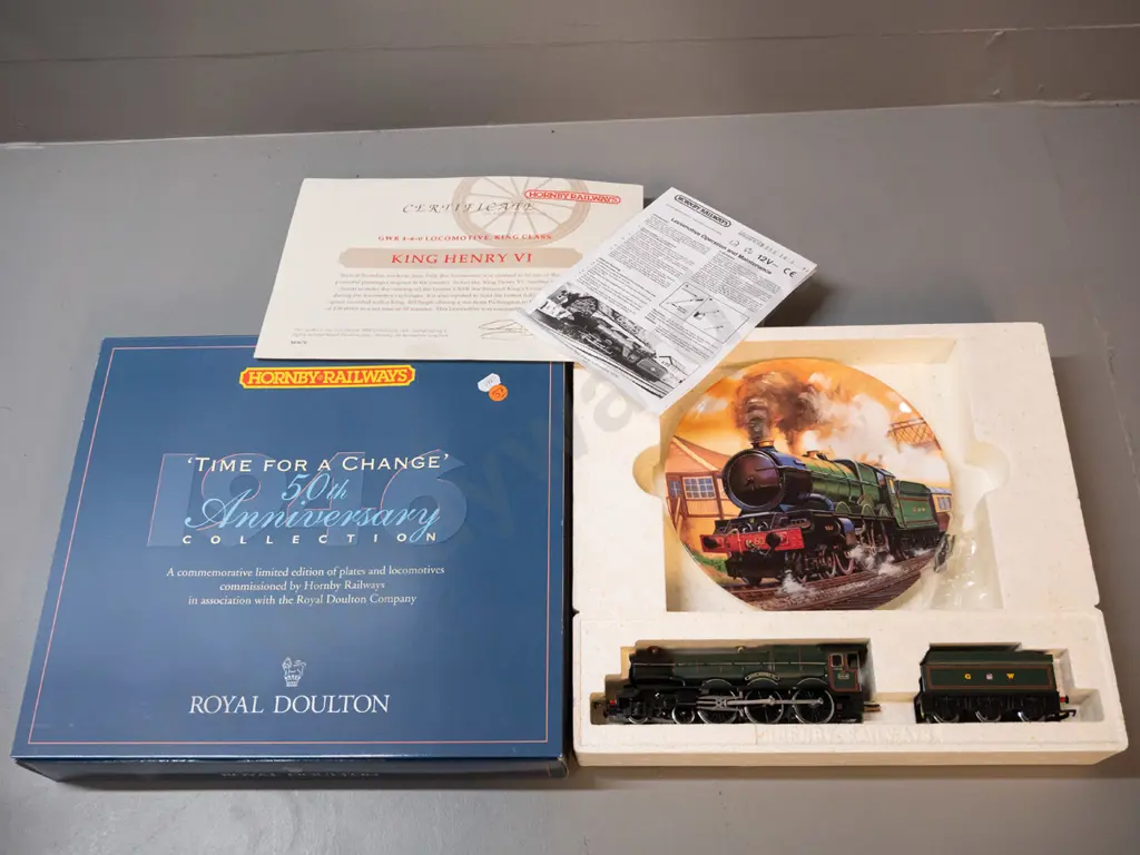 boxed Royal Doulton & Hornby limited edition of 3000 collector plate and King Henry locomotive and tender Image 1++