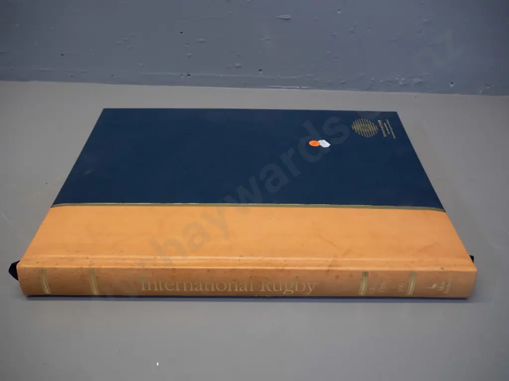 hard cover book - International Rugby 1993 - autographed by Sean Fitzpatrick, limited edition 7 of 1250 - musty, some Image 1++