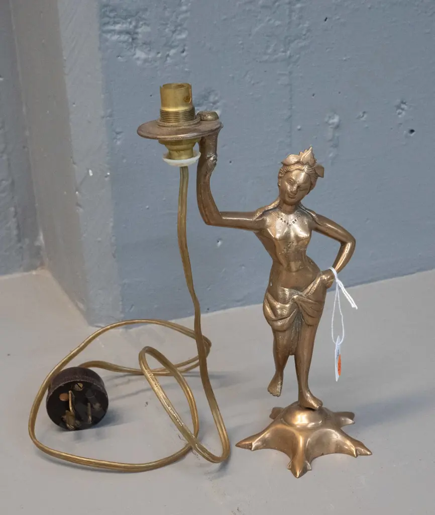 small brass figural table lamp - no shade H-200 Image 1++