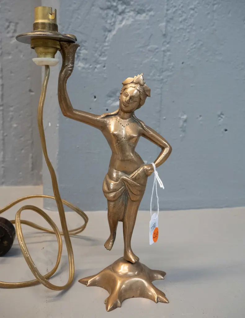 small brass figural table lamp - no shade H-200 Image 1++