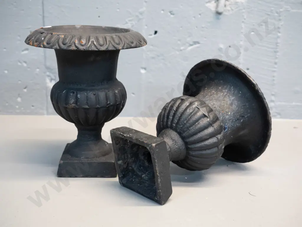 pair of Victorian cast iron small urns H-160 Image 1++