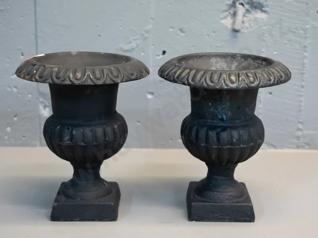 pair of Victorian cast iron small urns H-160 Image 1++