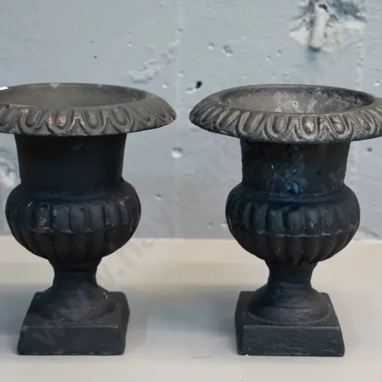pair of Victorian cast iron small urns H-160
