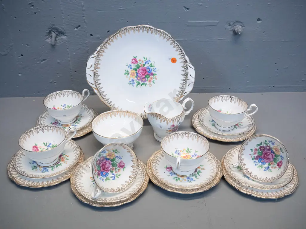 Queen's China 21-piece tea set Image 1++