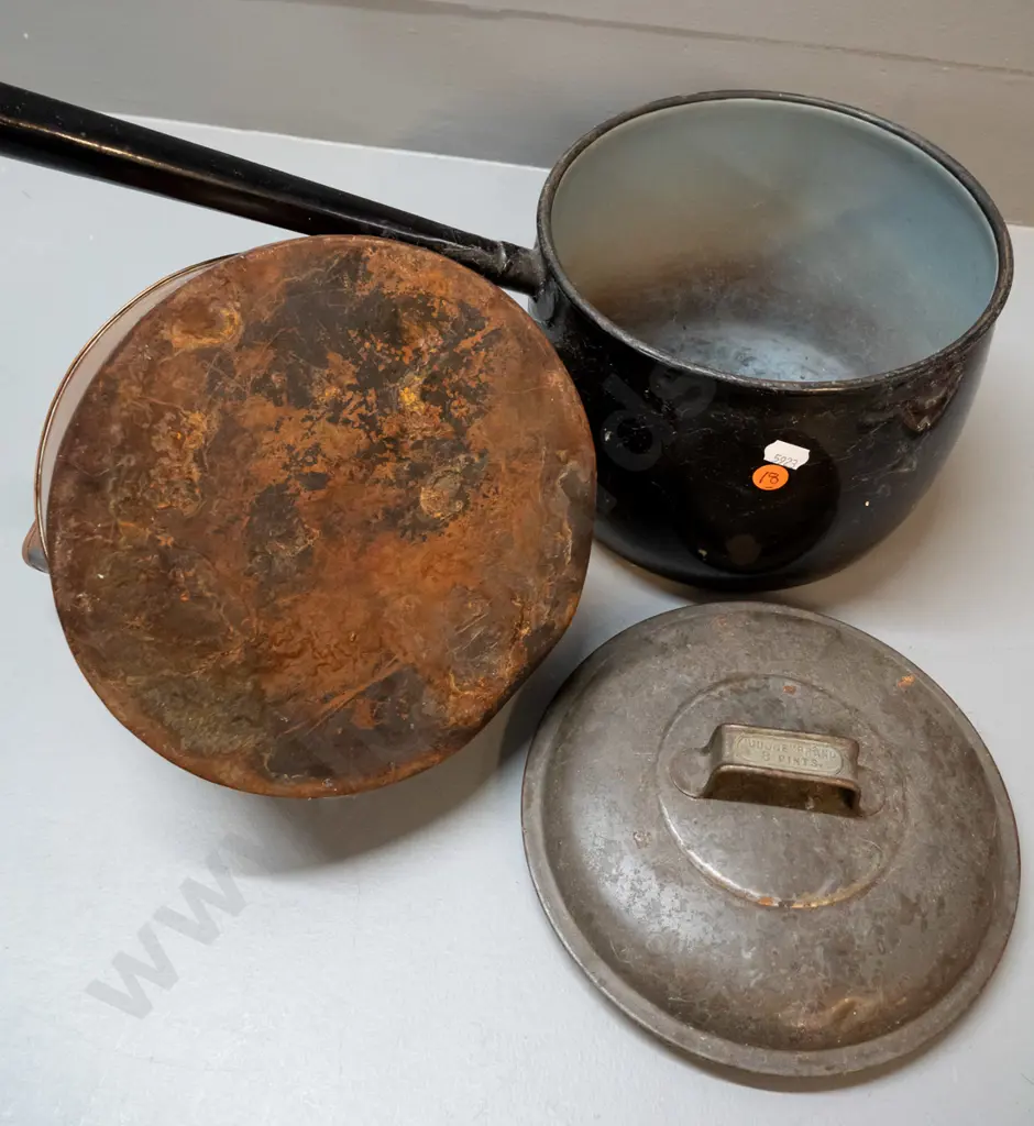 vintage copper kettle and a long-handled 8 pint Judge ware cooking pot - corrosion to lid and pot, chips to enamel, some Image 1++