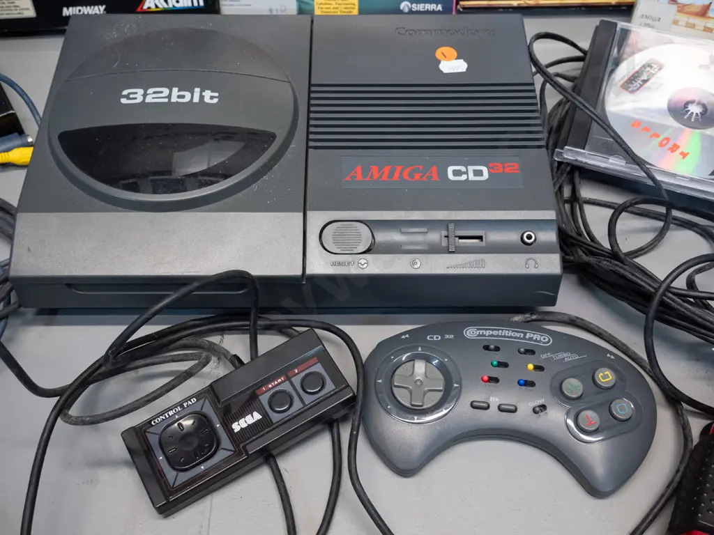 early 90s Commodore Amiga CD32 games console with power supply, 2 controllers, cables, and 5 boxed games - untested Image 1++