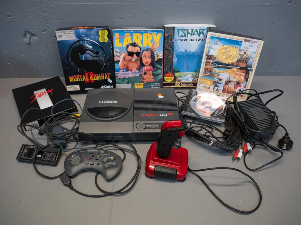early 90s Commodore Amiga CD32 games console with power supply, 2 controllers, cables, and 5 boxed games - untested Image 1++