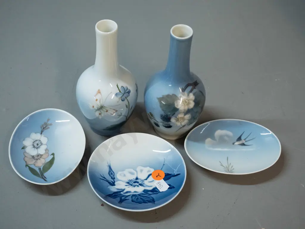 5 pieces Royal Copenhagen china - 3 vases H-150 and 2 pin dishes Image 1++