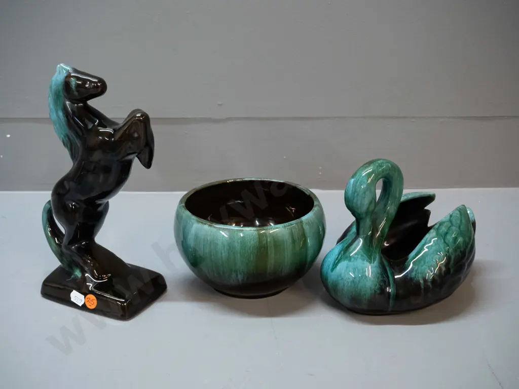 3 Blue Mountain Pottery items - round bowl D-155, swan bowl, horse figure H-240 Image 1++